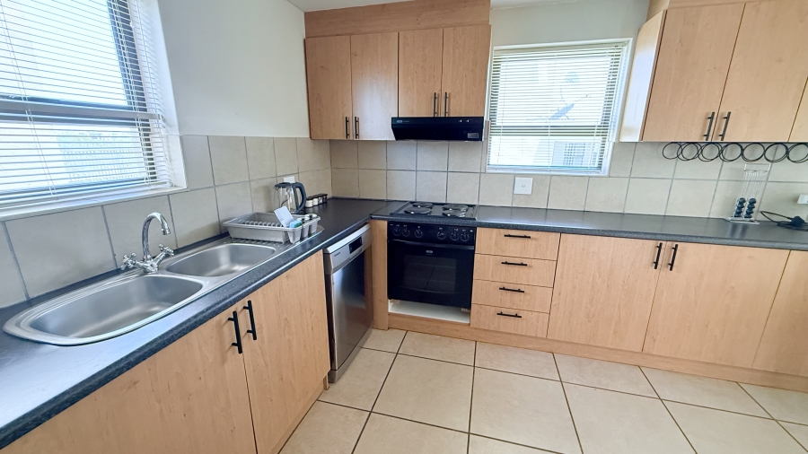 2 Bedroom Property for Sale in Helios Place Western Cape